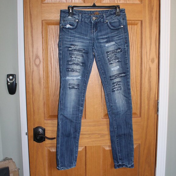 Almost Famous Size 3 Juniors Distressed Blue Jean Pants - Picture 1 of 14